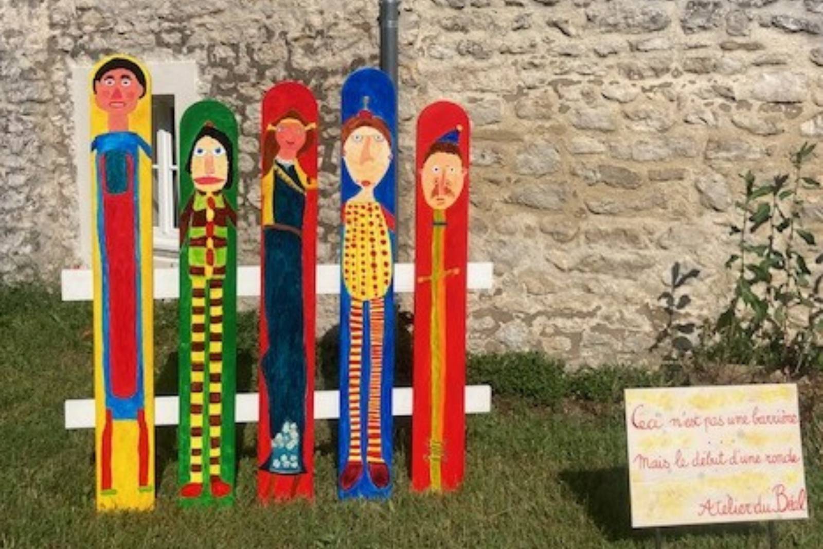 Exposition par l'association du foyer de Vie Le Béal à Taulignan en Drôme