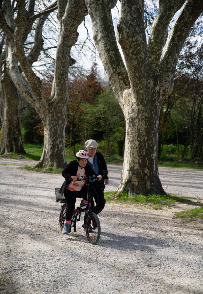 Vélo une activité d'entraide du foyer de vie de porteur de handicap en Drome Le Béal