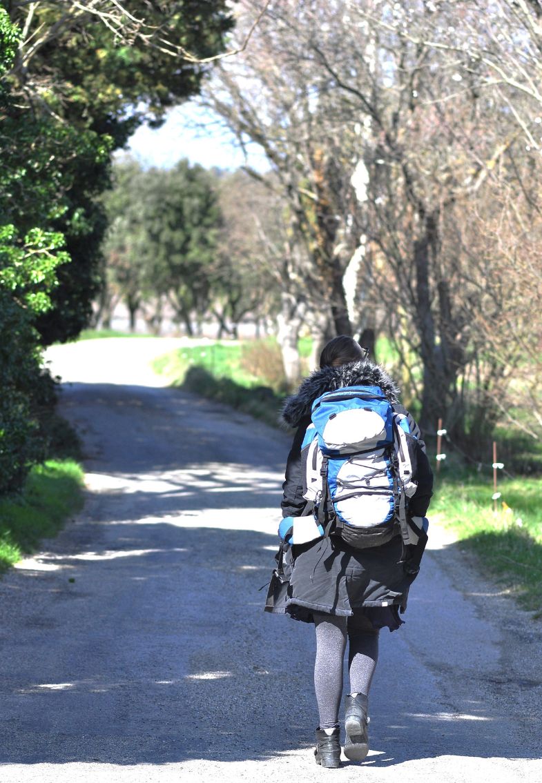 Un volontaire en route pour aider les compagnons dans leur ateliers et activités au sein du Foyer de Vie Le Béal à Taulignan